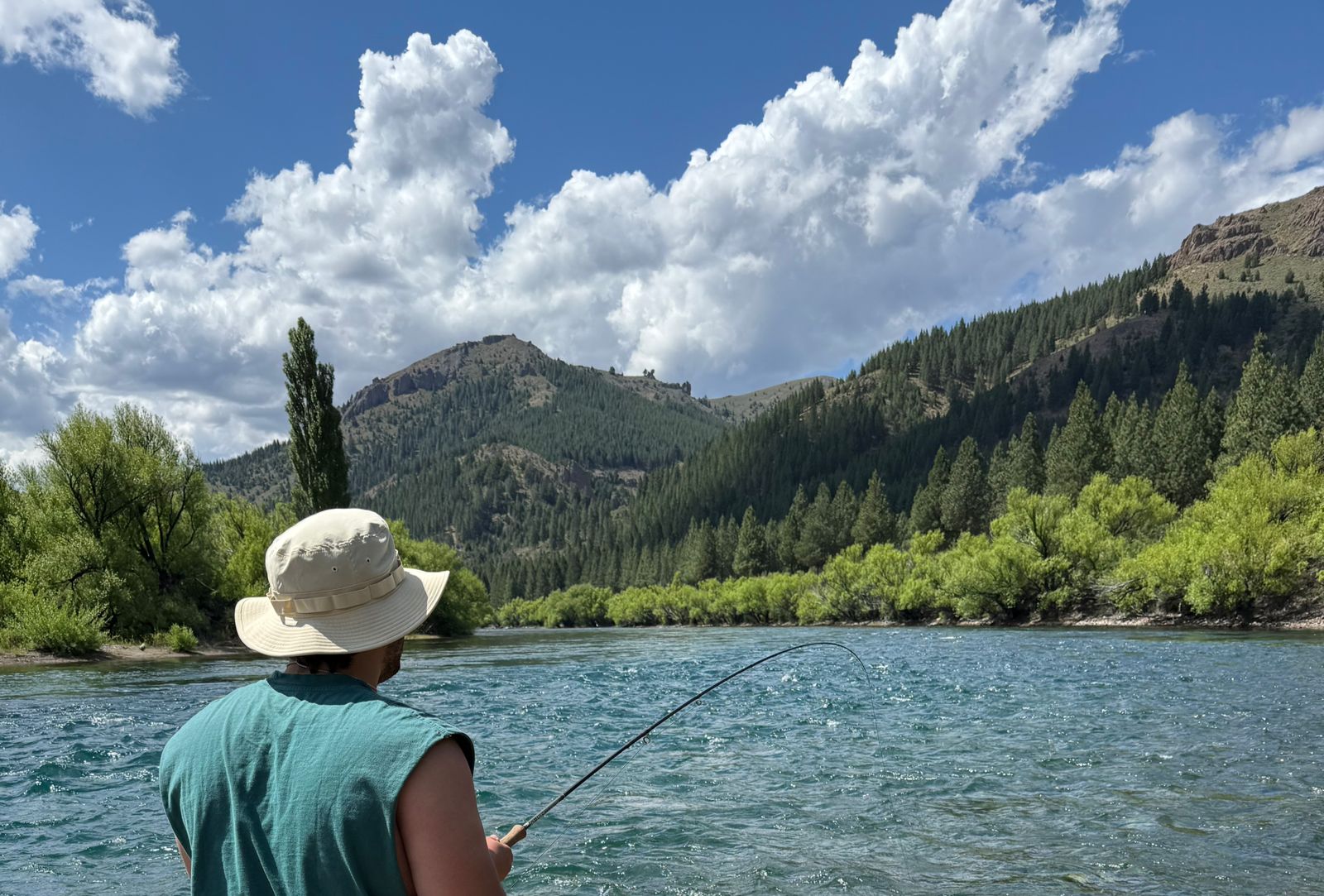 Atardecer en río patagónico